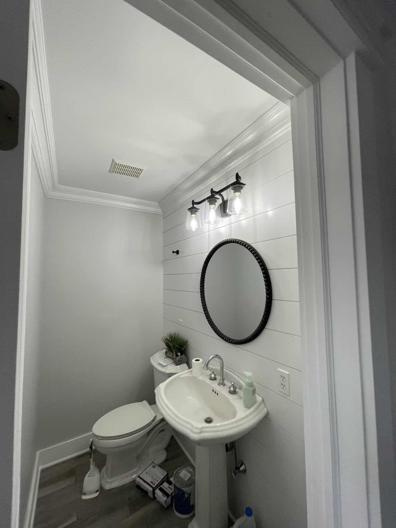 Modern bathroom with round mirror vanity