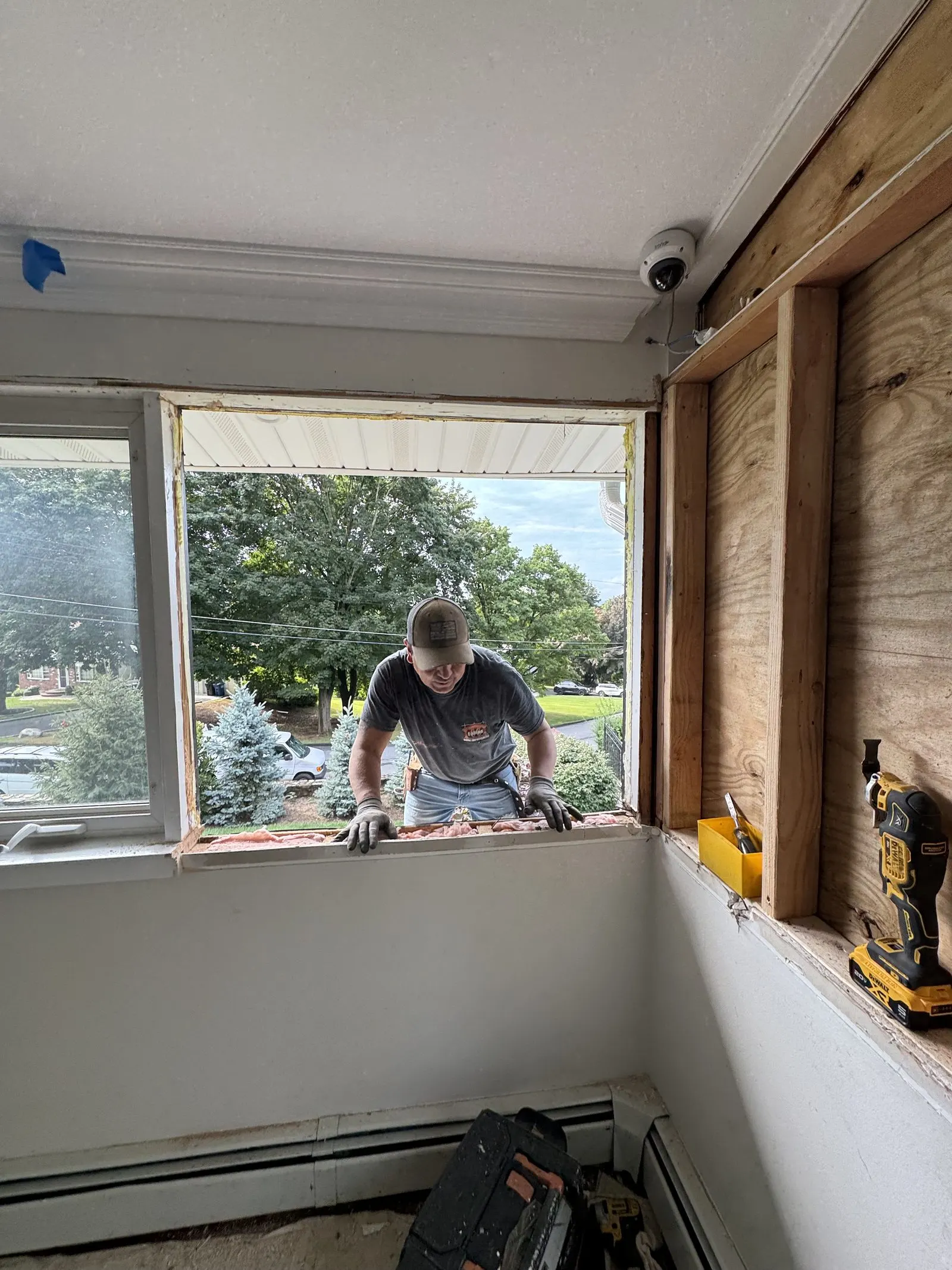 Framing and fitting a large new window opening