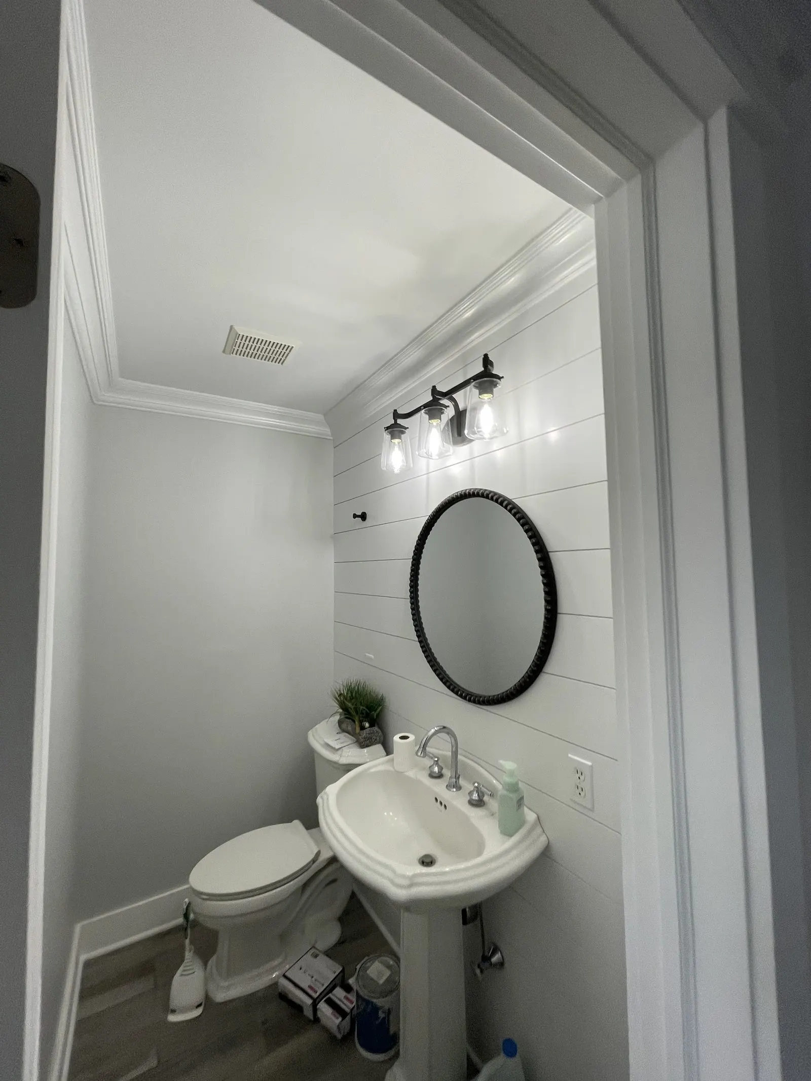 Modern bathroom with round mirror vanity