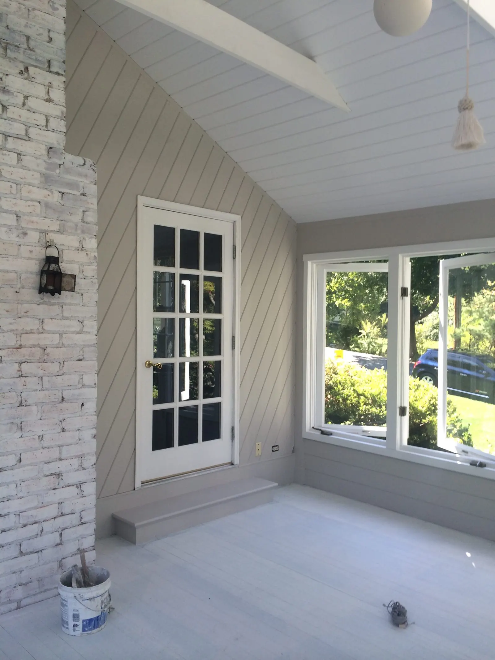 Bright room with windows and tile floor
